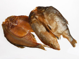 Красноперка вяленая: Карась холодного копчения